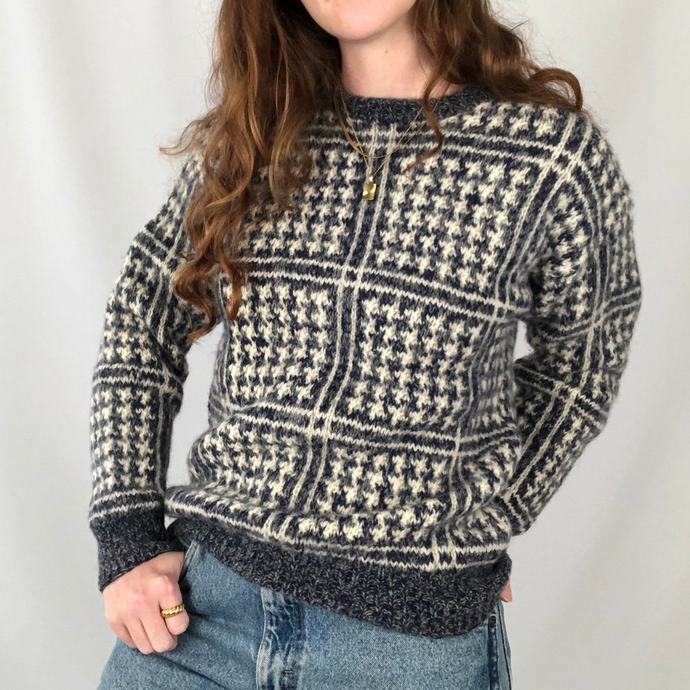 Stunning Vintage 100% Wool Knit Oversized Houndstooth Plaid Crew Sweater Preppy - Picture 6 of 10